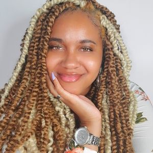 Meet your Posher, Tee